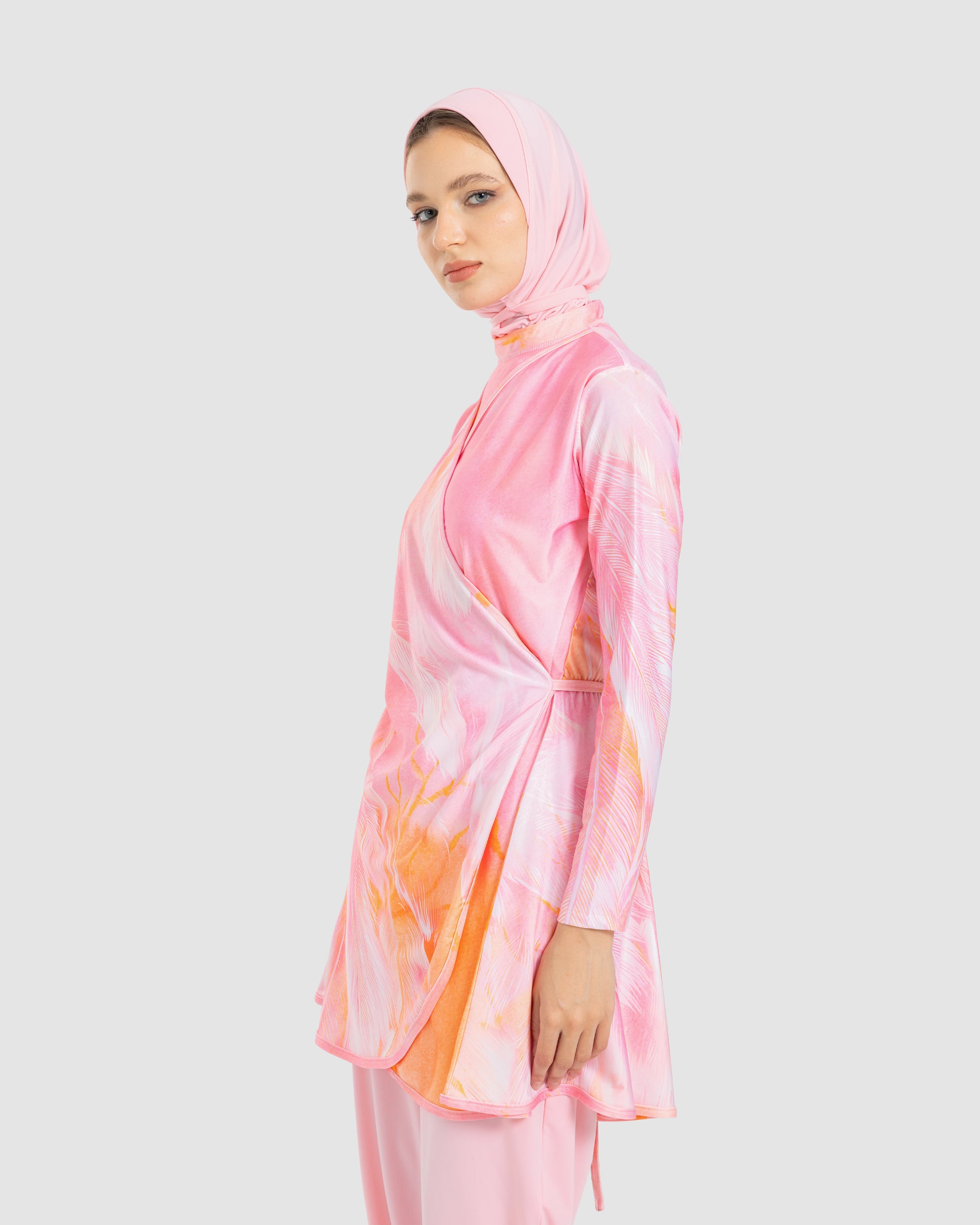 ساق واسعة - عارية (نظرة متواضعة)