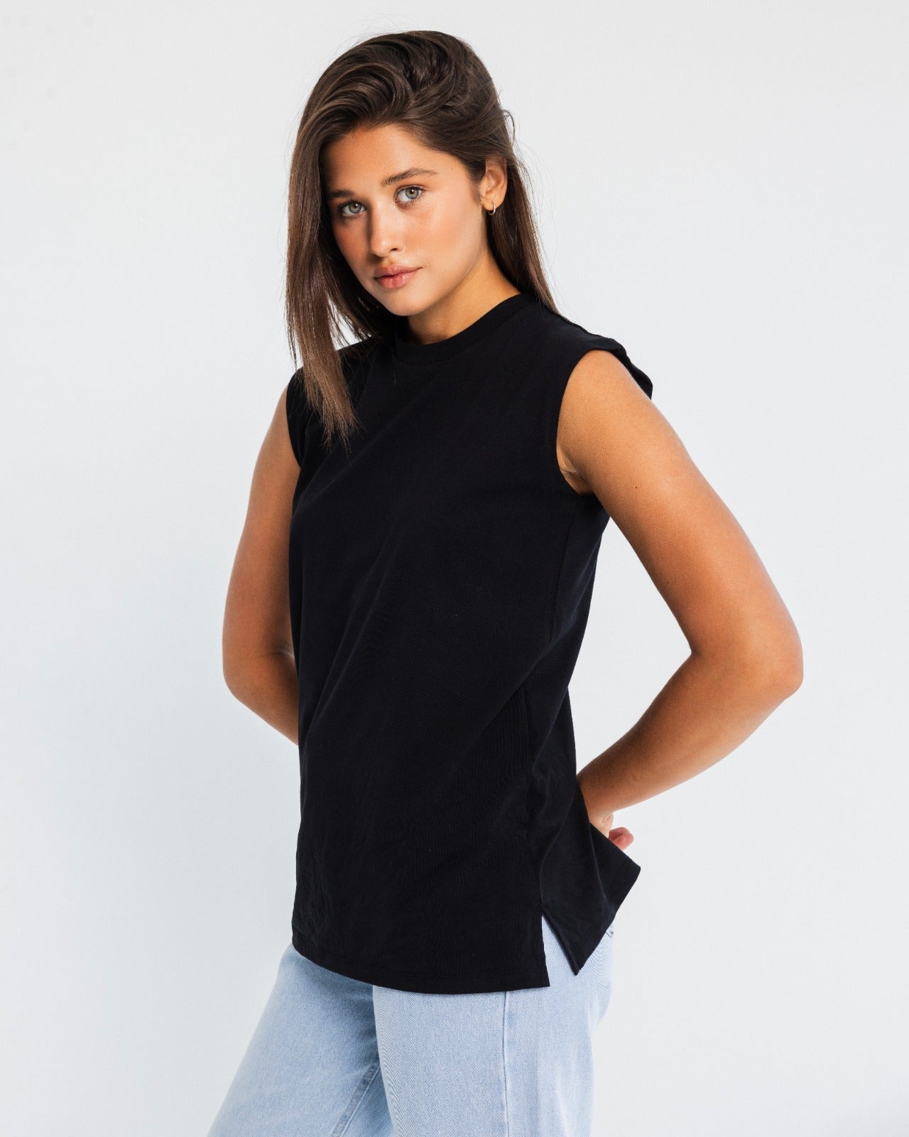 SLEEVELESS COTTON TOP