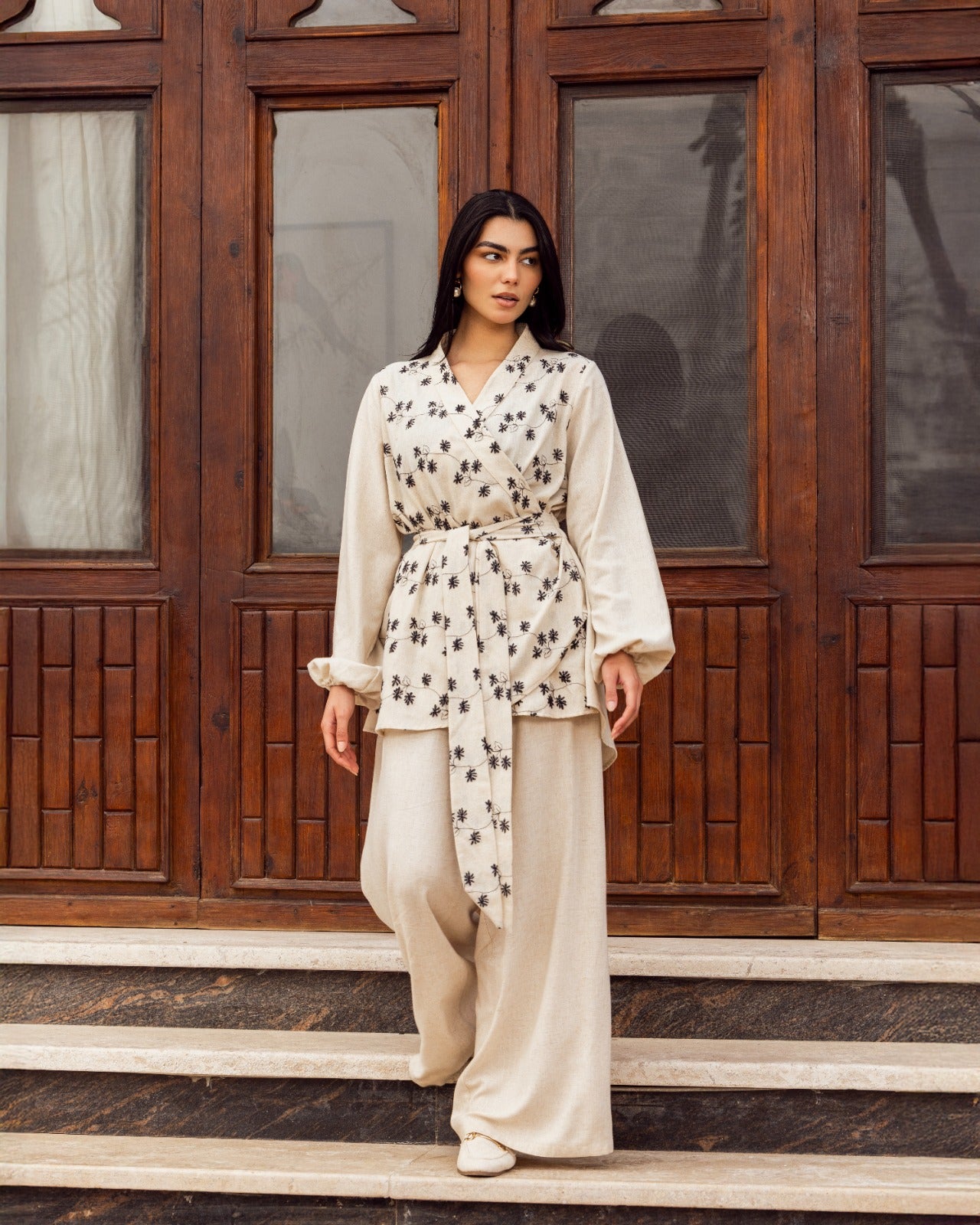 EMBROIDERY LINEN BLOUSE-BEIGE