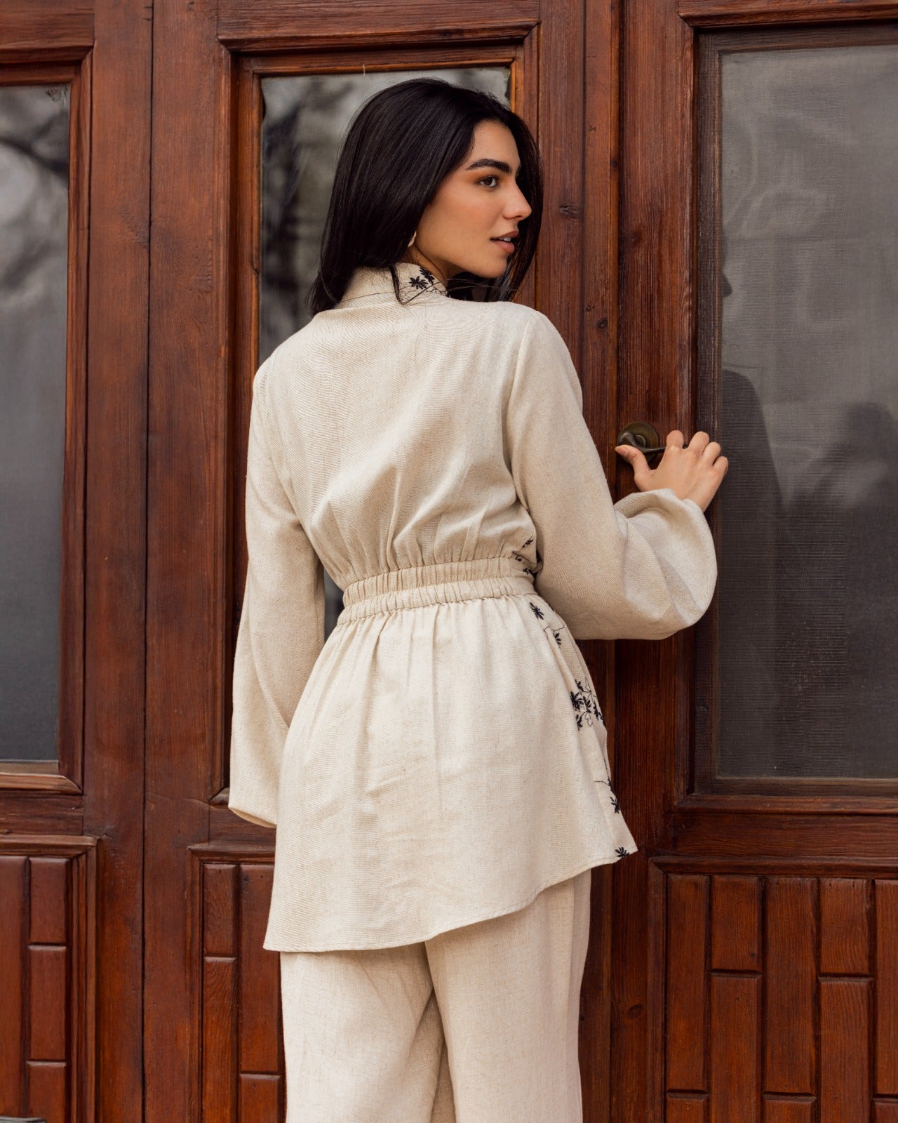 EMBROIDERY LINEN BLOUSE-BEIGE