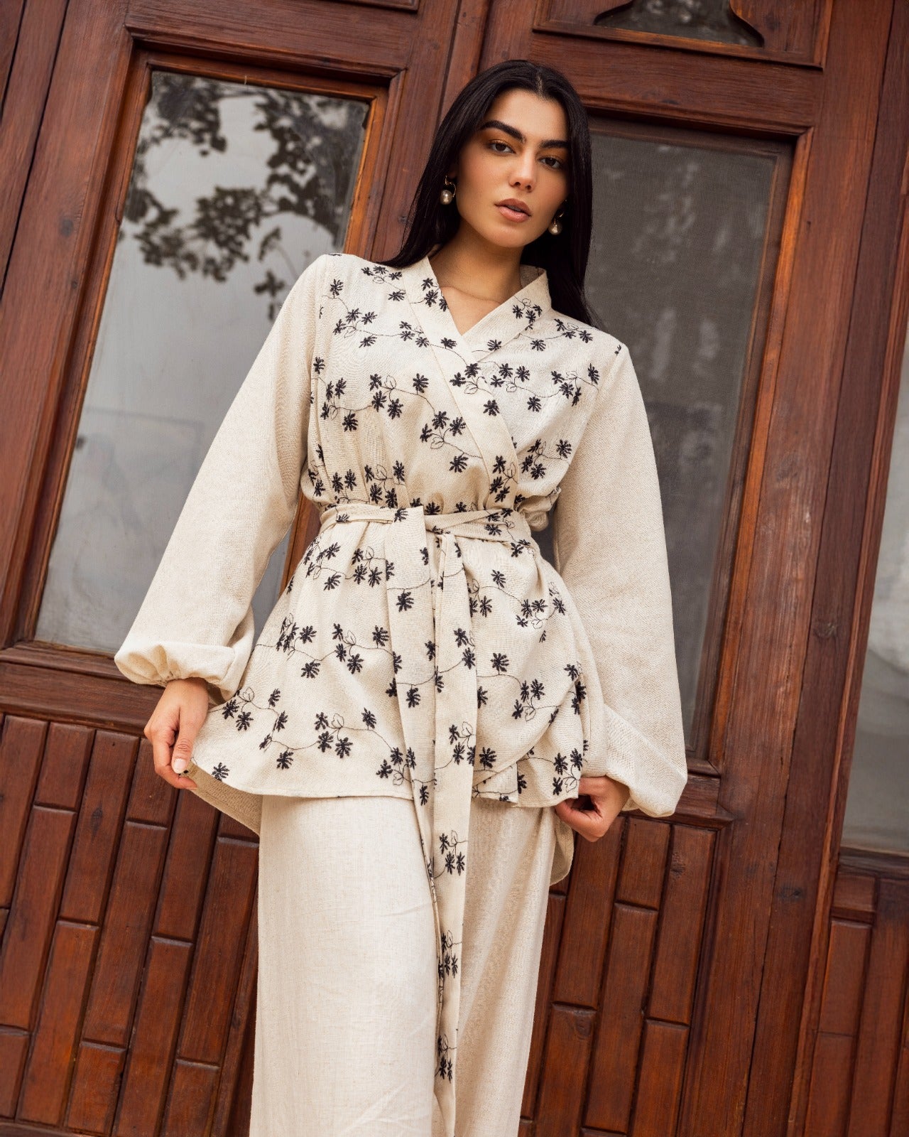 EMBROIDERY LINEN BLOUSE-BEIGE