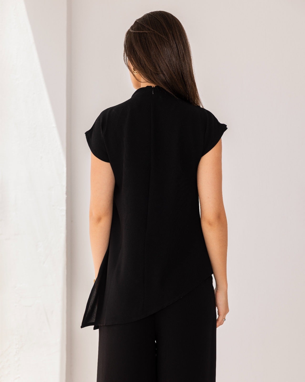 HIGH LOW DRAPPED TOP-BLACK