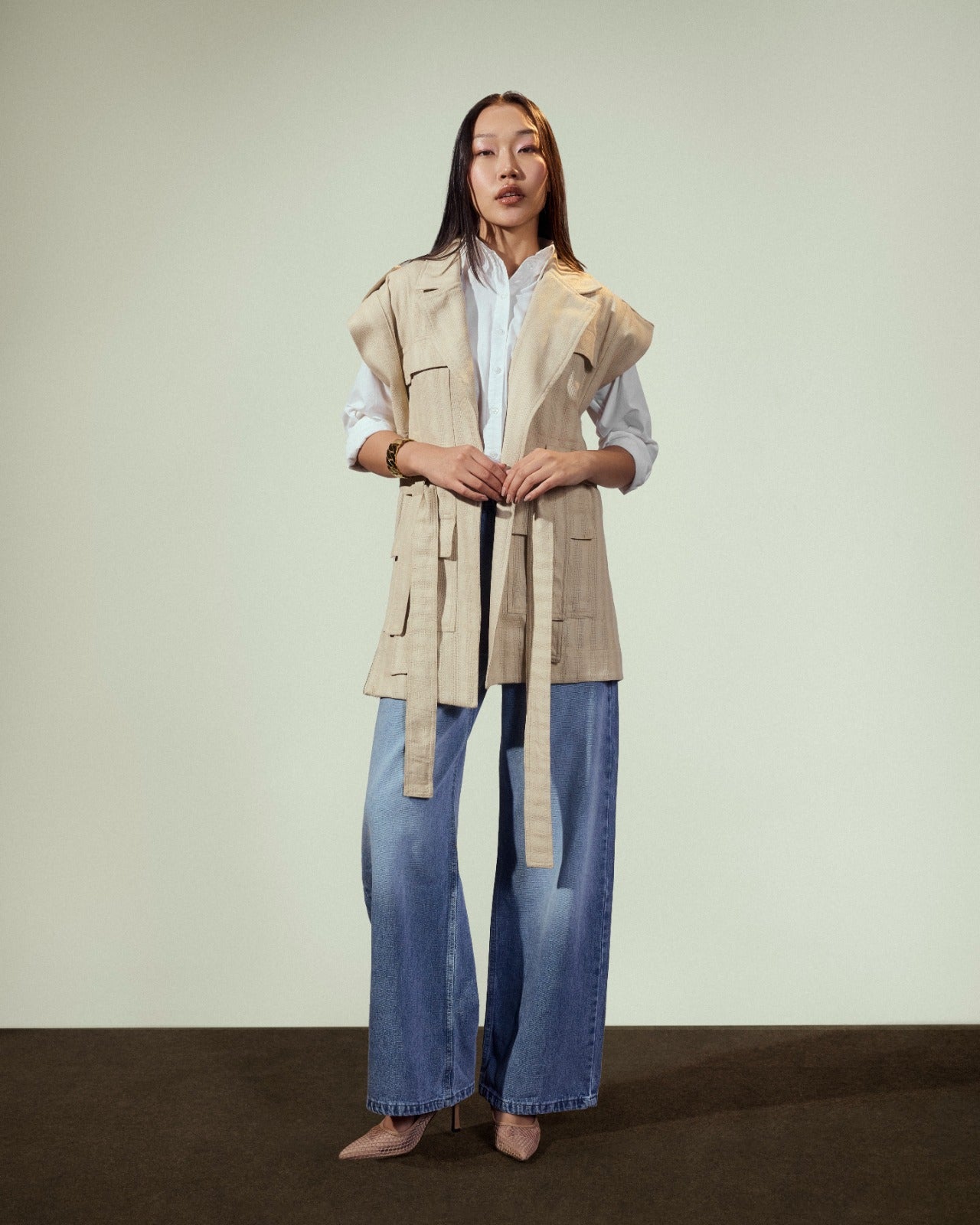 SLEEVELESS VEST-BEIGE