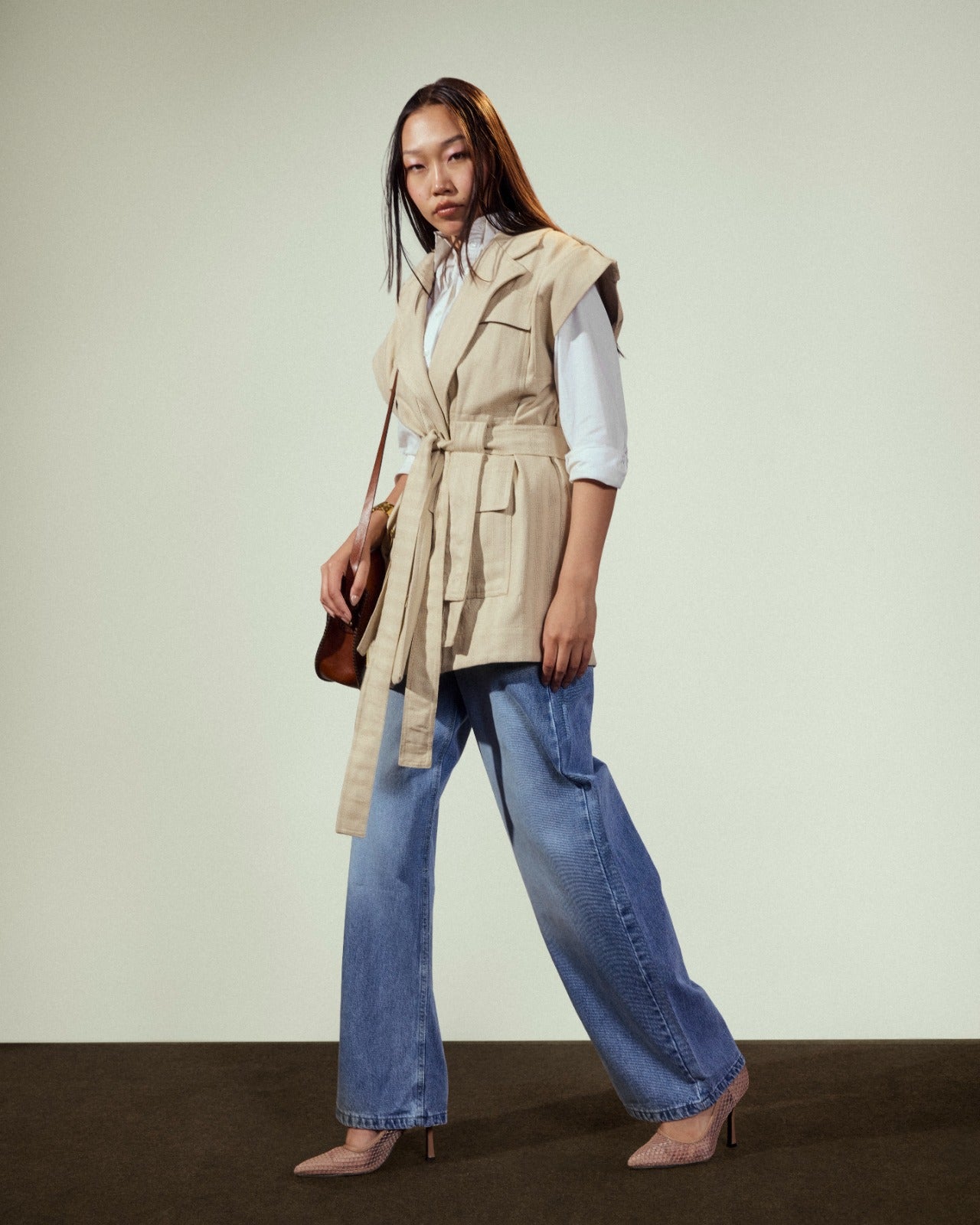 SLEEVELESS VEST-BEIGE