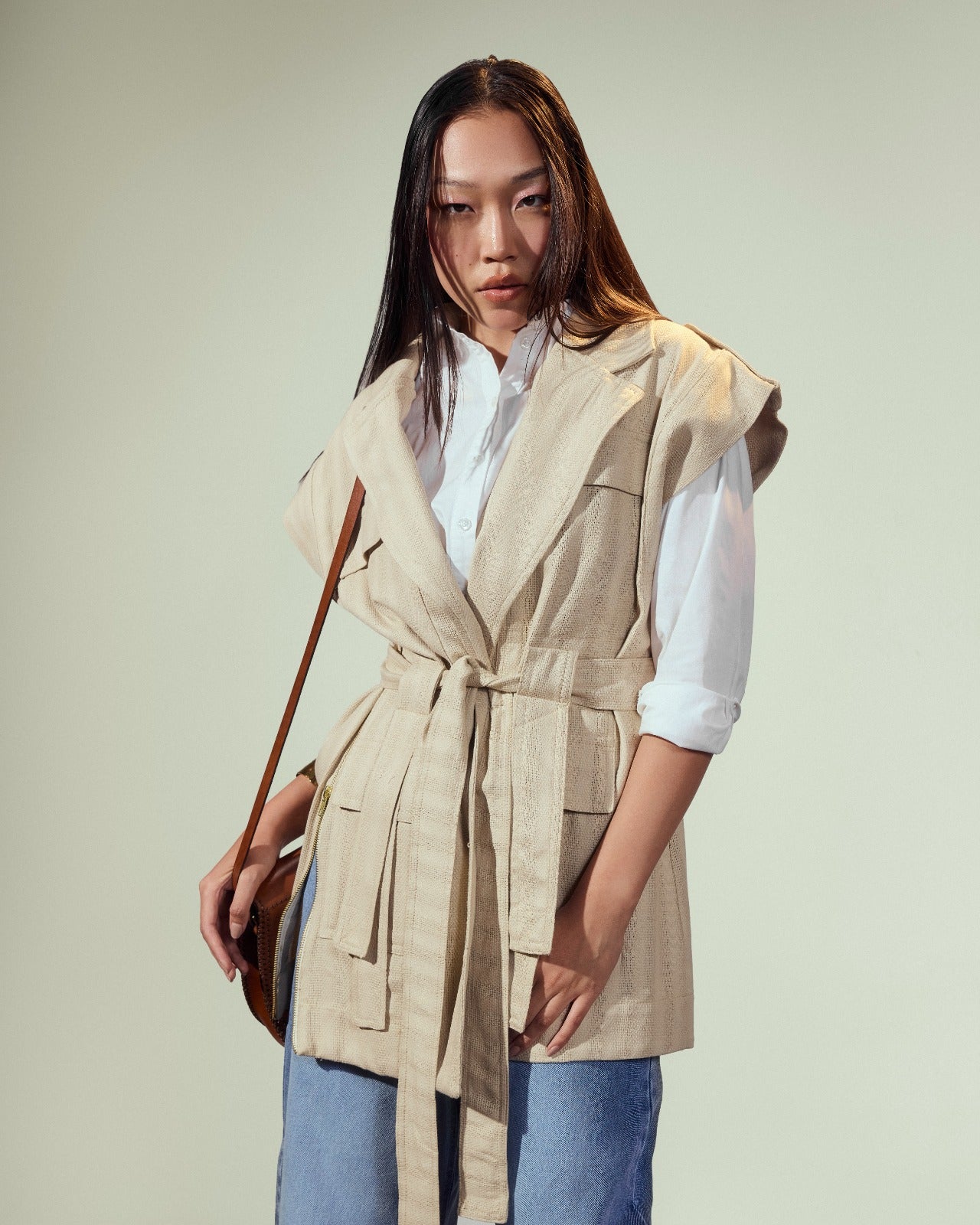 SLEEVELESS VEST-BEIGE