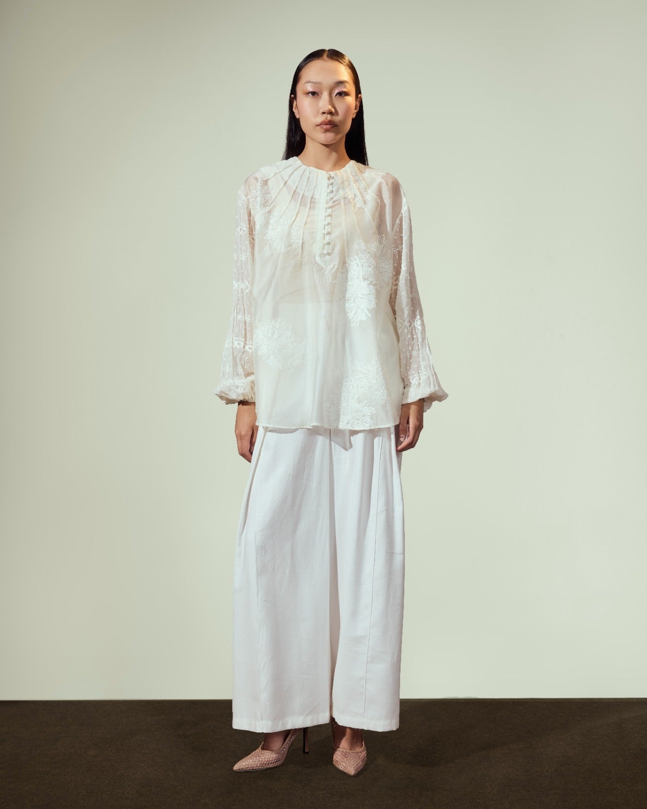EMBROIDERY CHIFFON BLOUSE-OFF WHITE