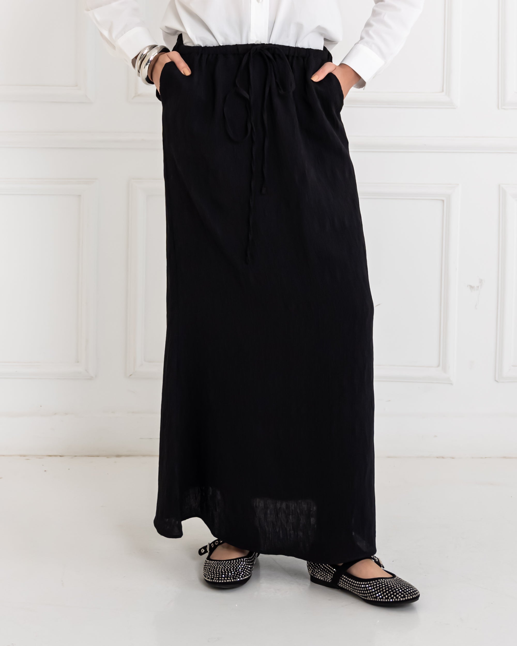 CRINKLE PLAIN SKIRT- BLACK