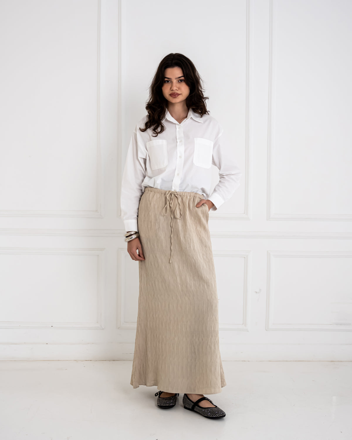 CRINKLE PLAIN SKIRT- BEIGE