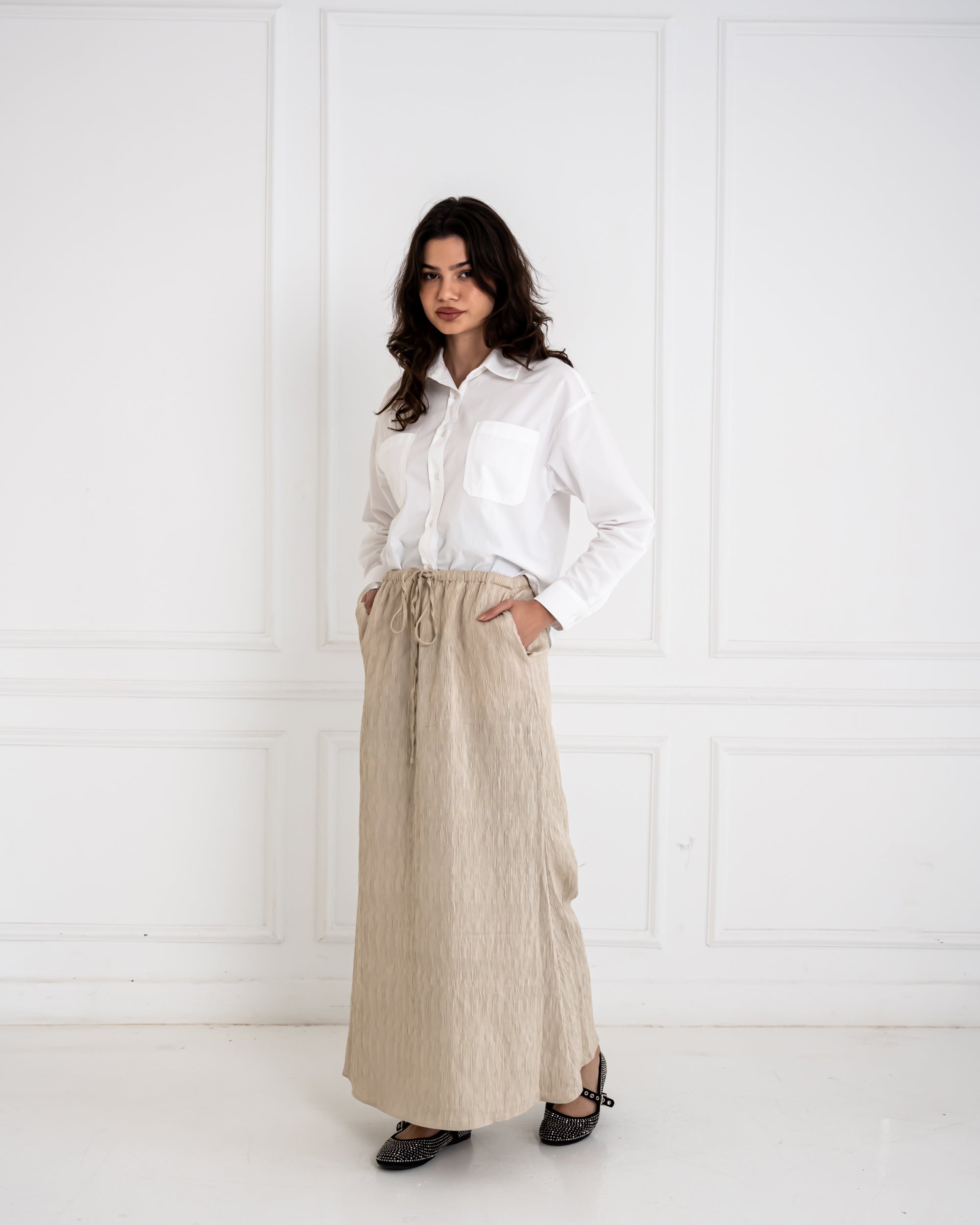 CRINKLE PLAIN SKIRT- BEIGE