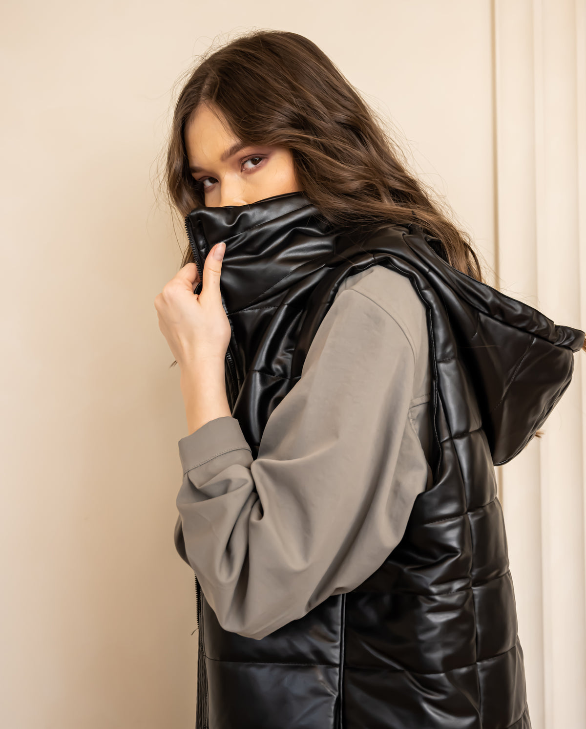 SLEEVELESS LEATHER PUFFER JACKET-BLACK