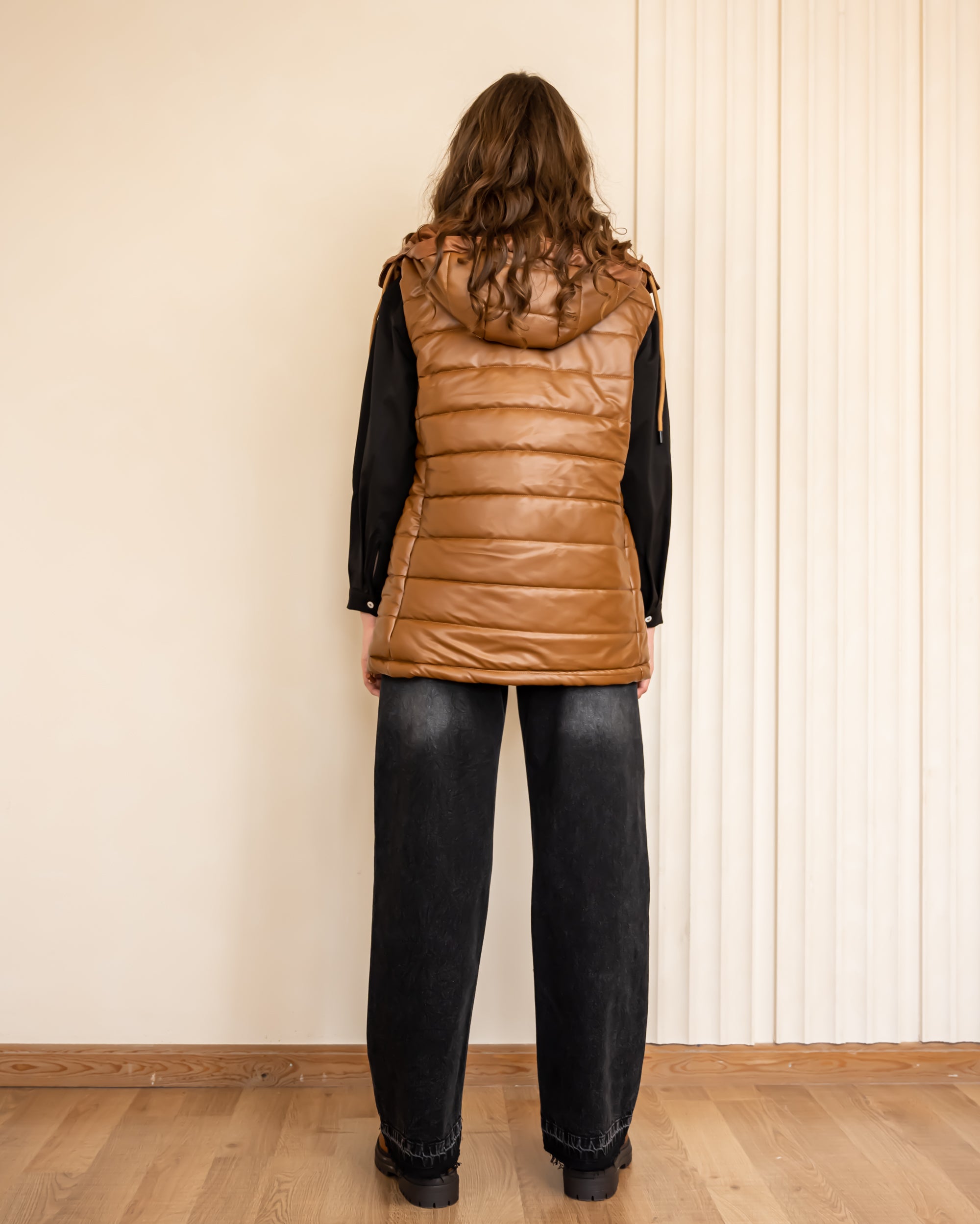 SLEEVELESS LEATHER PUFFER JACKET-HAVAN