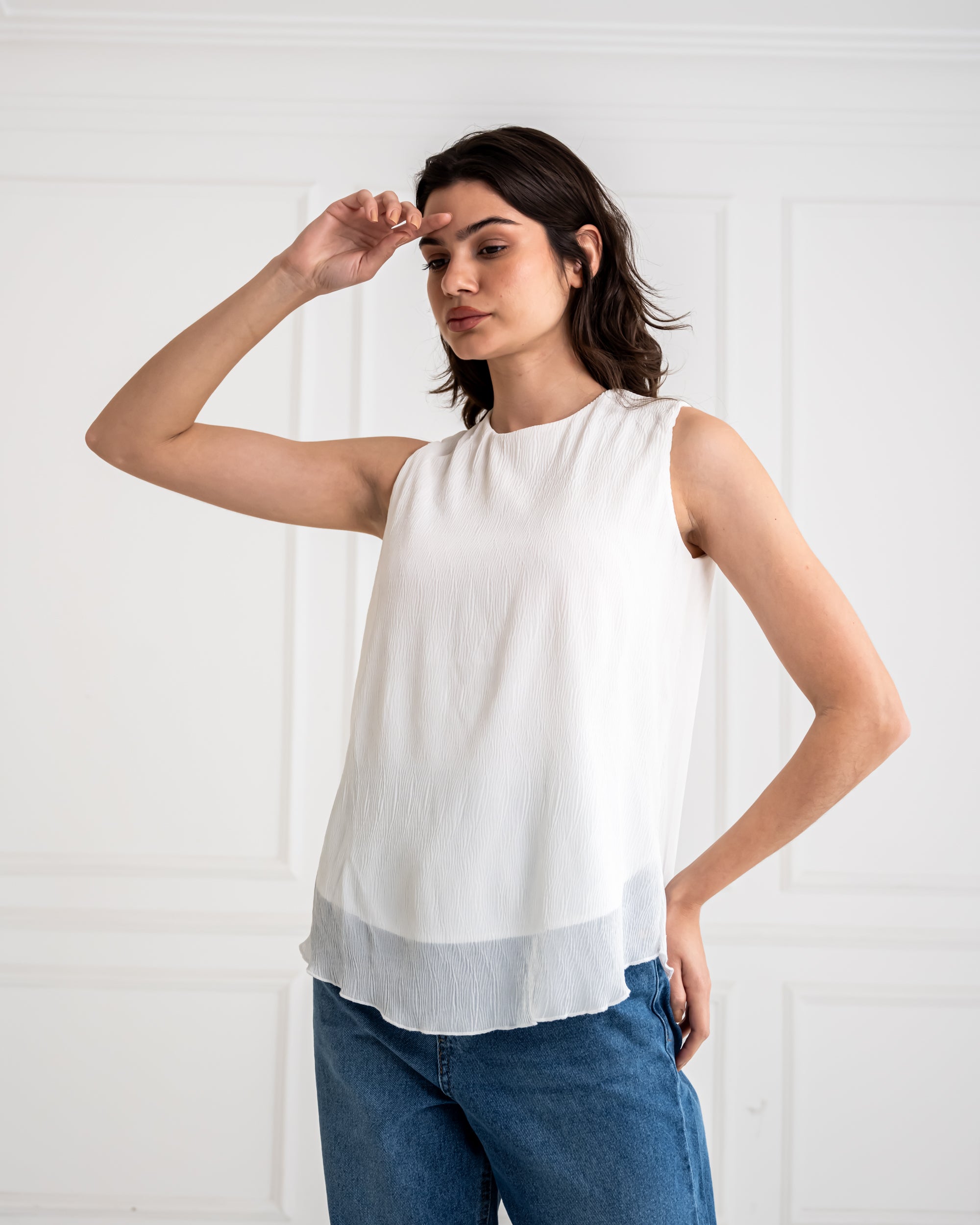 SLEEVELESS PLISSE BASIC BLOUSE -WHITE