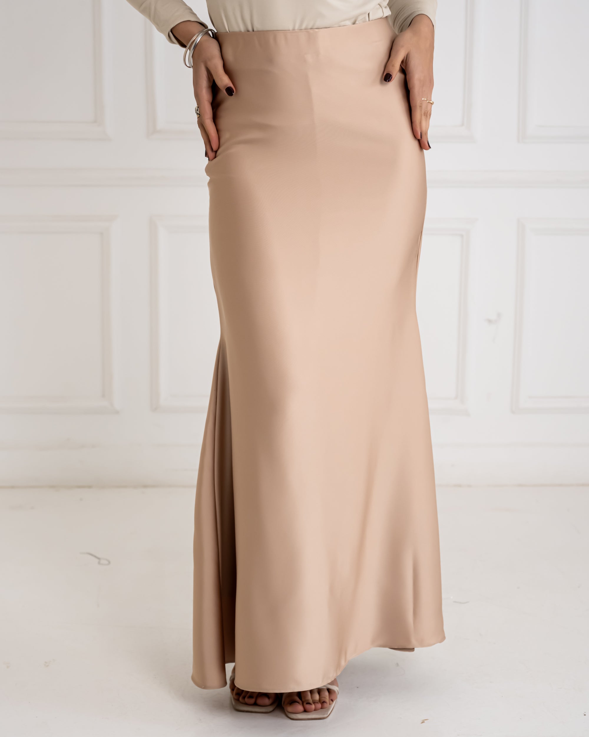 SATIN MERMAID SKIRT -BEIGE