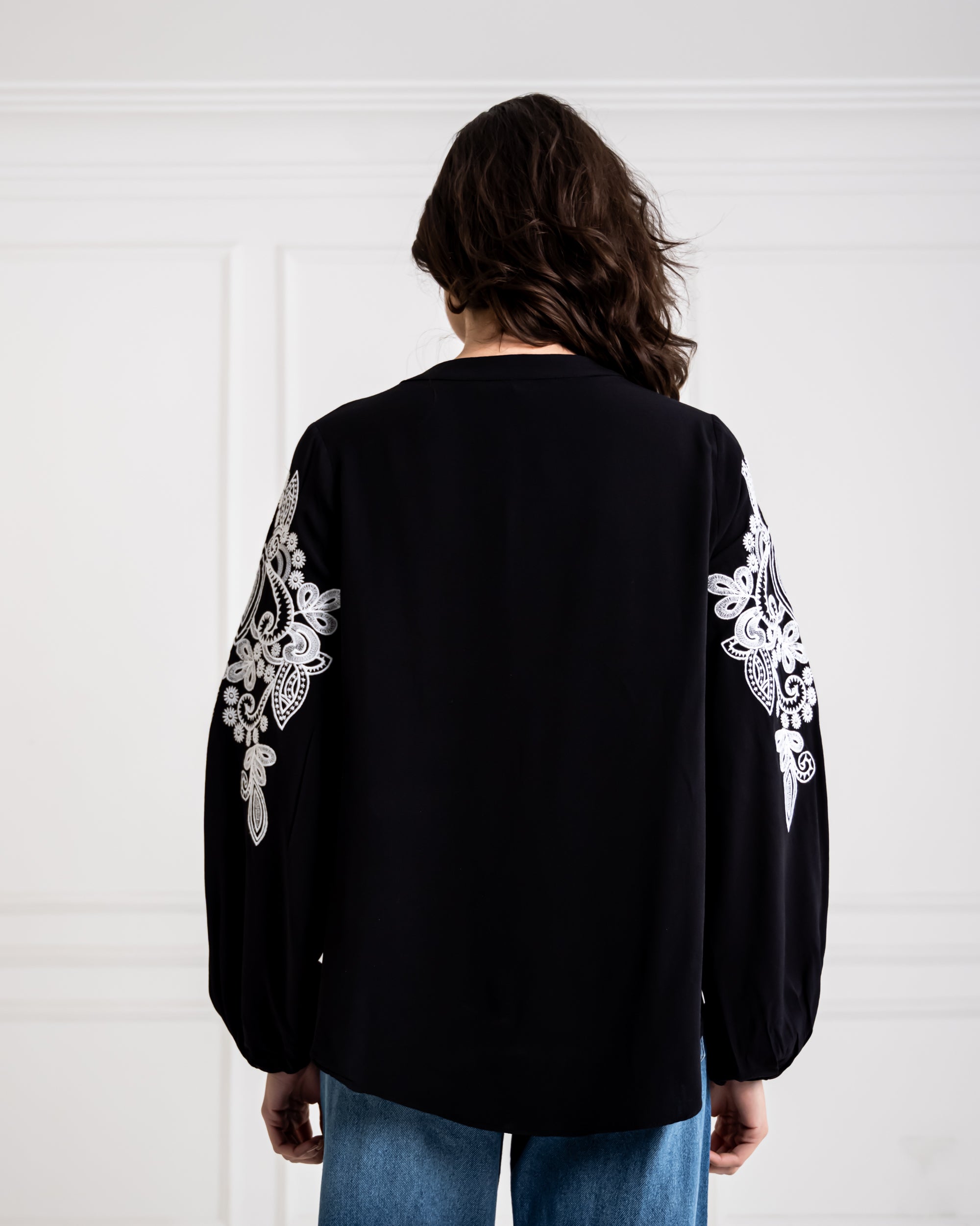 EMBROIDERED BLOUSE-BLACK