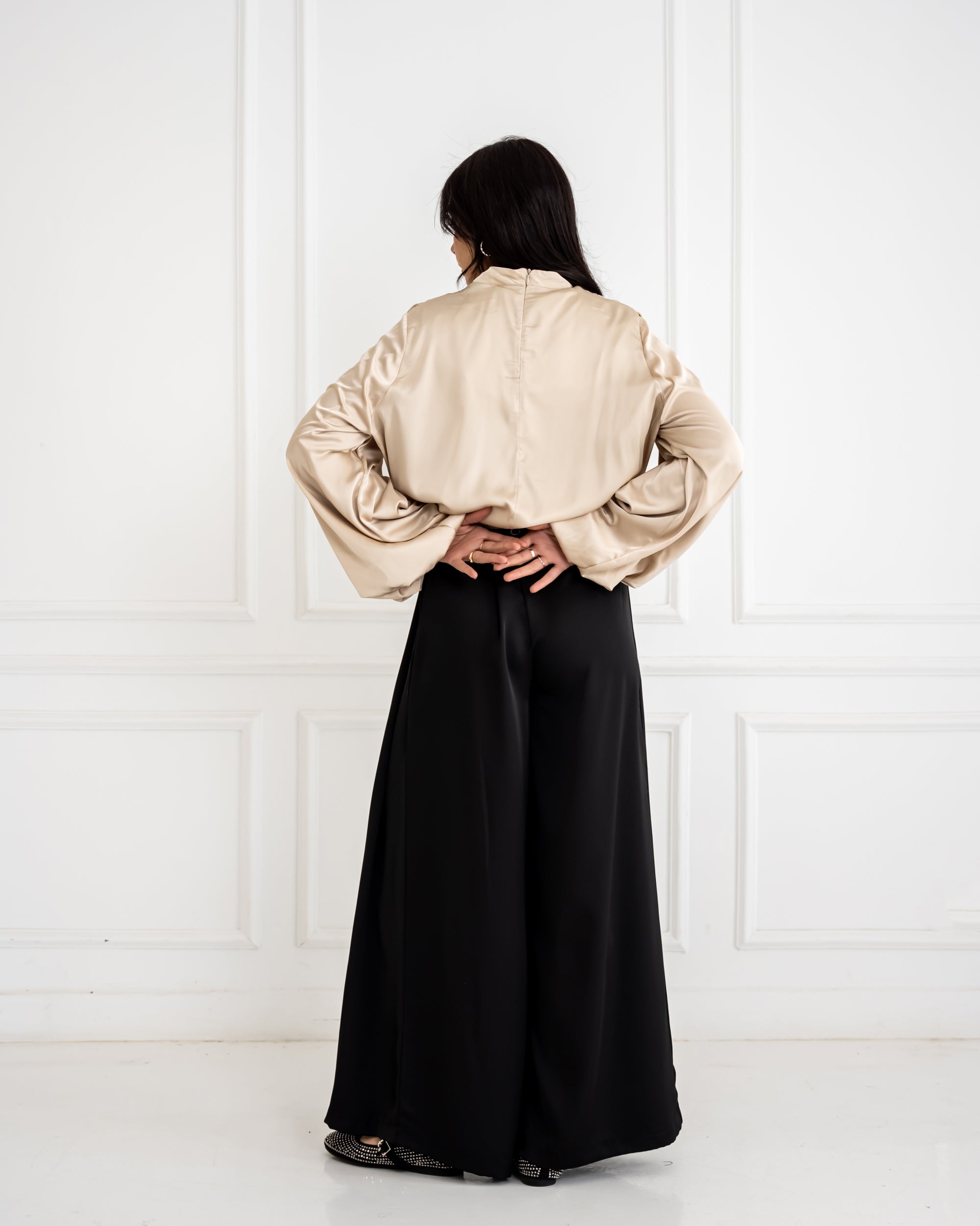 WRAPPED CROPPED BLOUSE-BEIGE