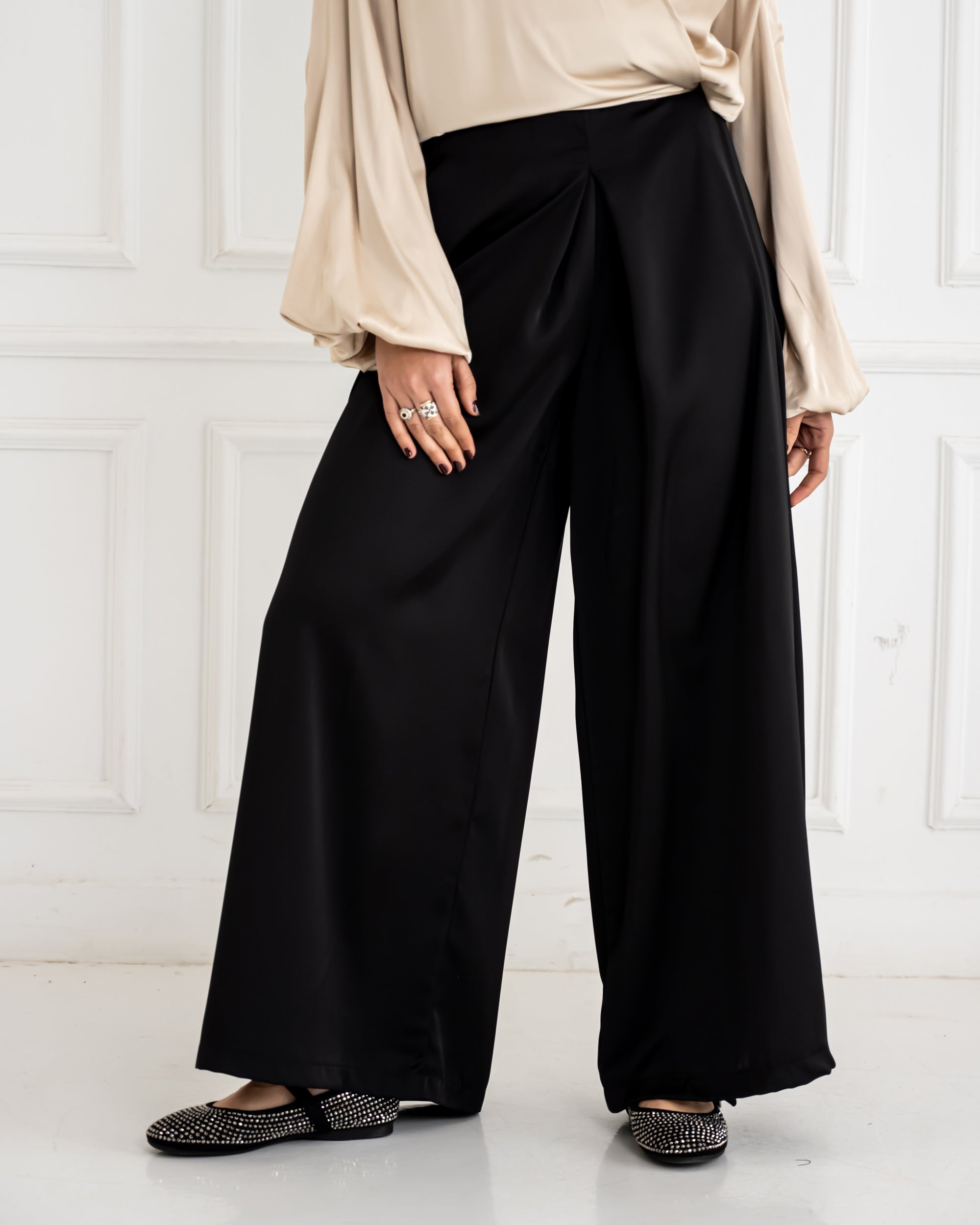 SATIN WIDE LEG PANTS-BLACK