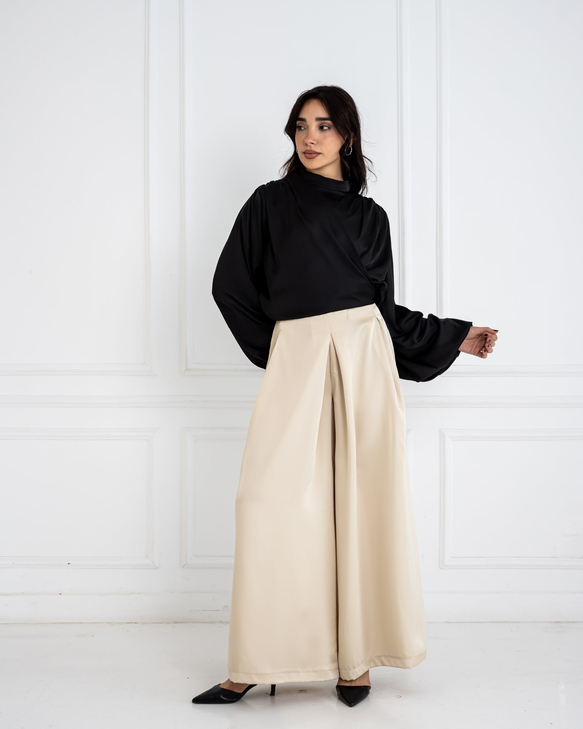 SATIN WIDE LEG PANTS-BEIGE