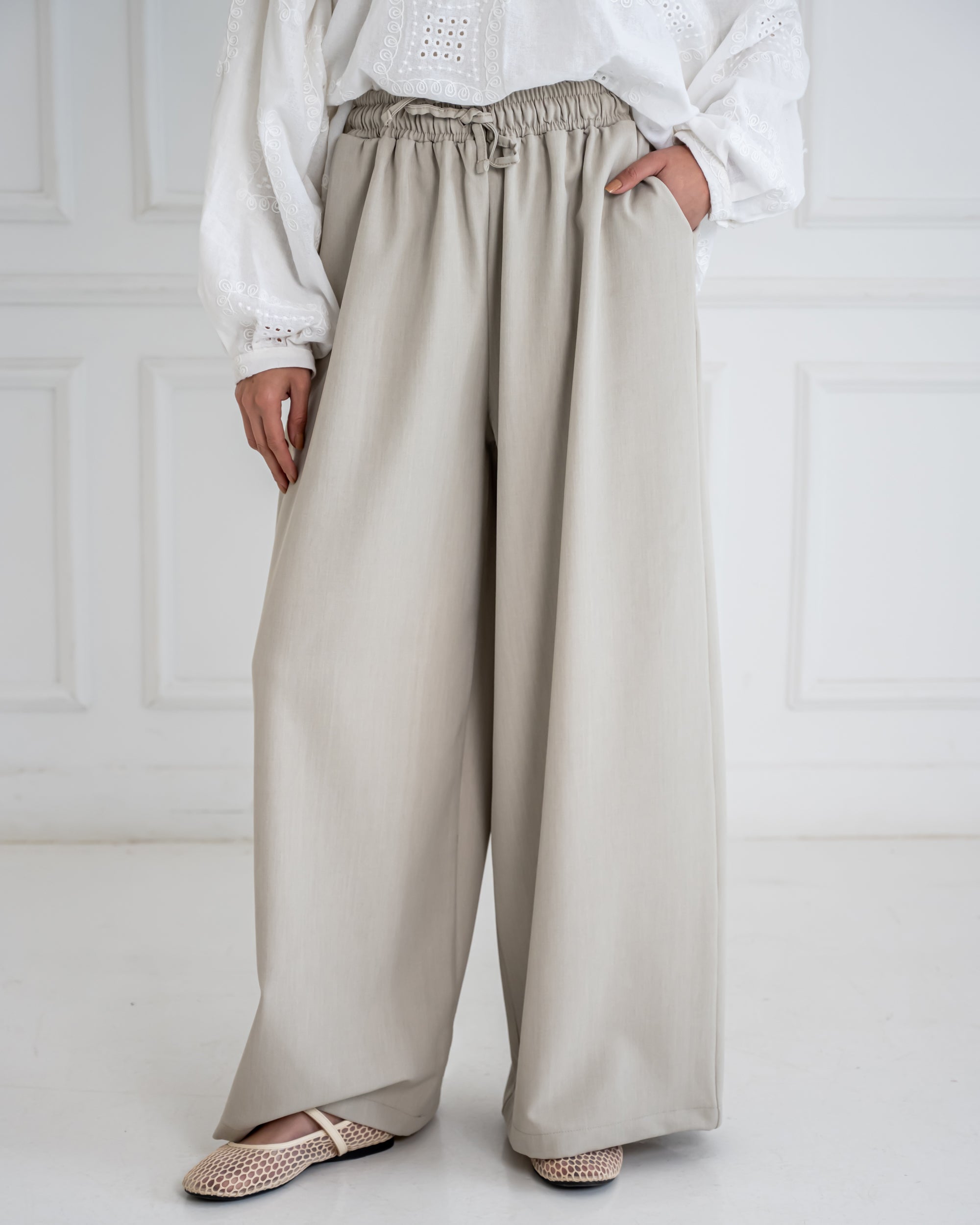 PLAIN WIDE LEG PANTS-BEIGE