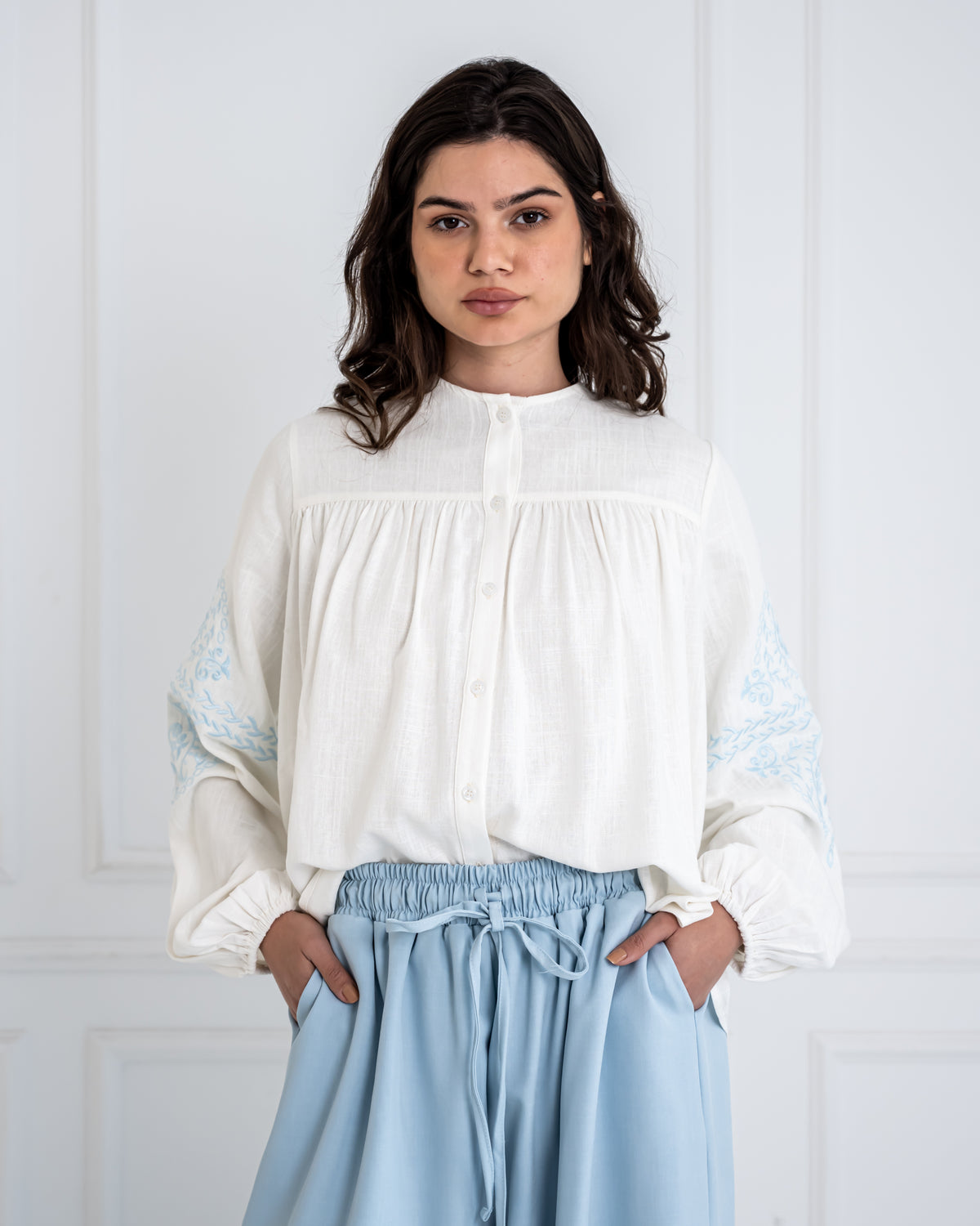 EMDROIDERED SLEEVES LINEN BLOUSE-OFF WHITE