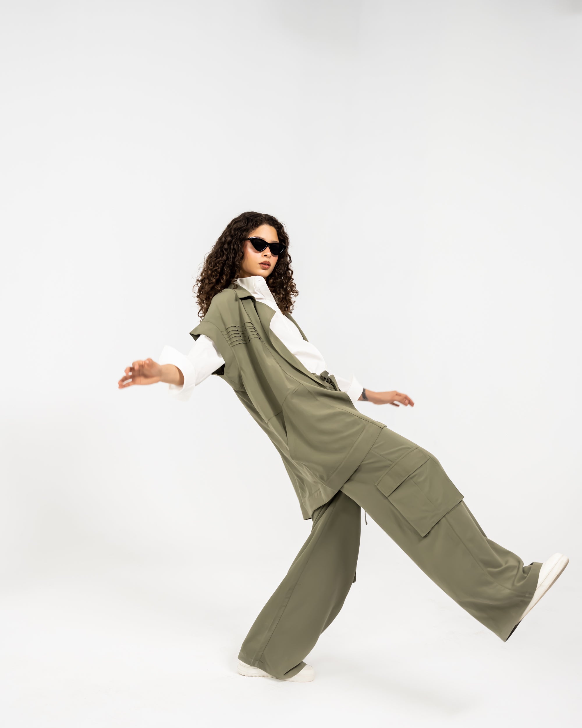 WITH BELT SLEEVELESS VEST -OLIVE