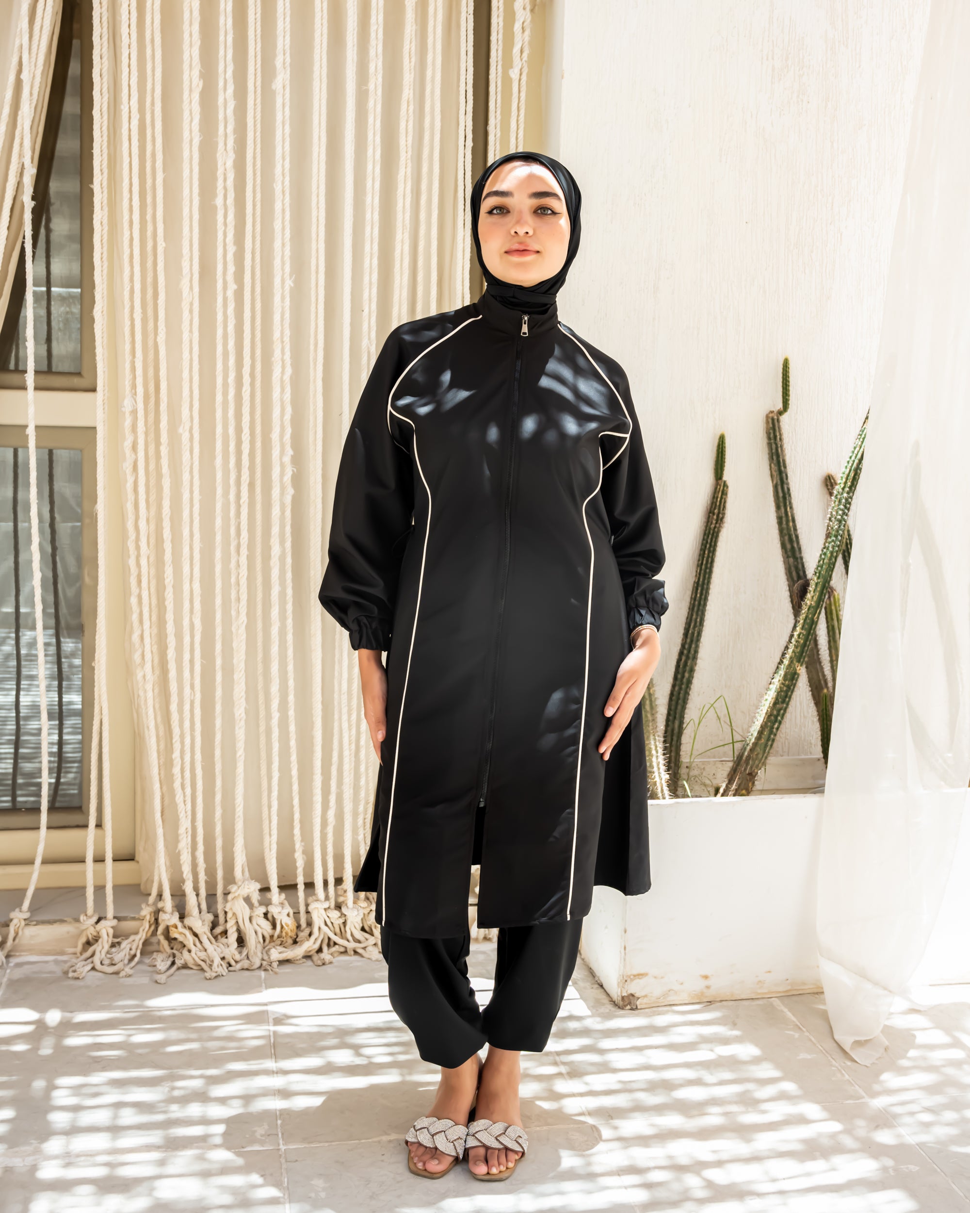 قطعة سباحة طويلة مخططة - أسود (الجزء العلوي فقط)