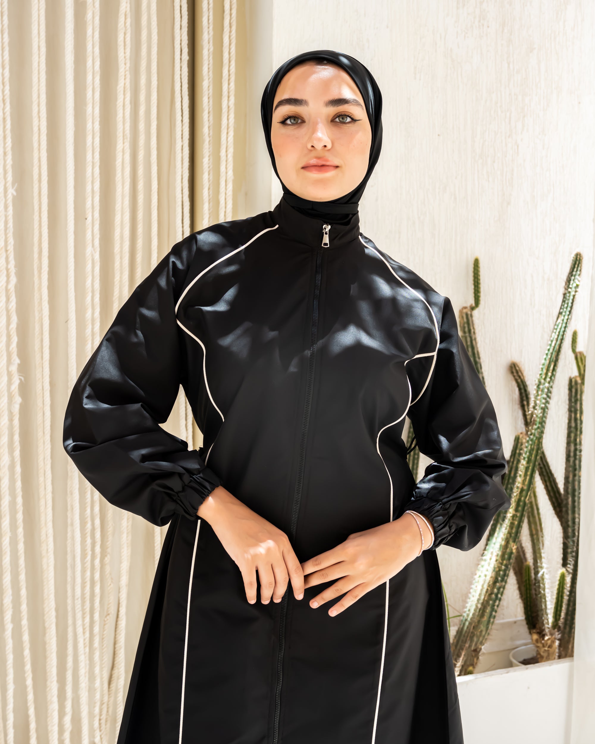 قطعة سباحة طويلة مخططة - أسود (الجزء العلوي فقط)
