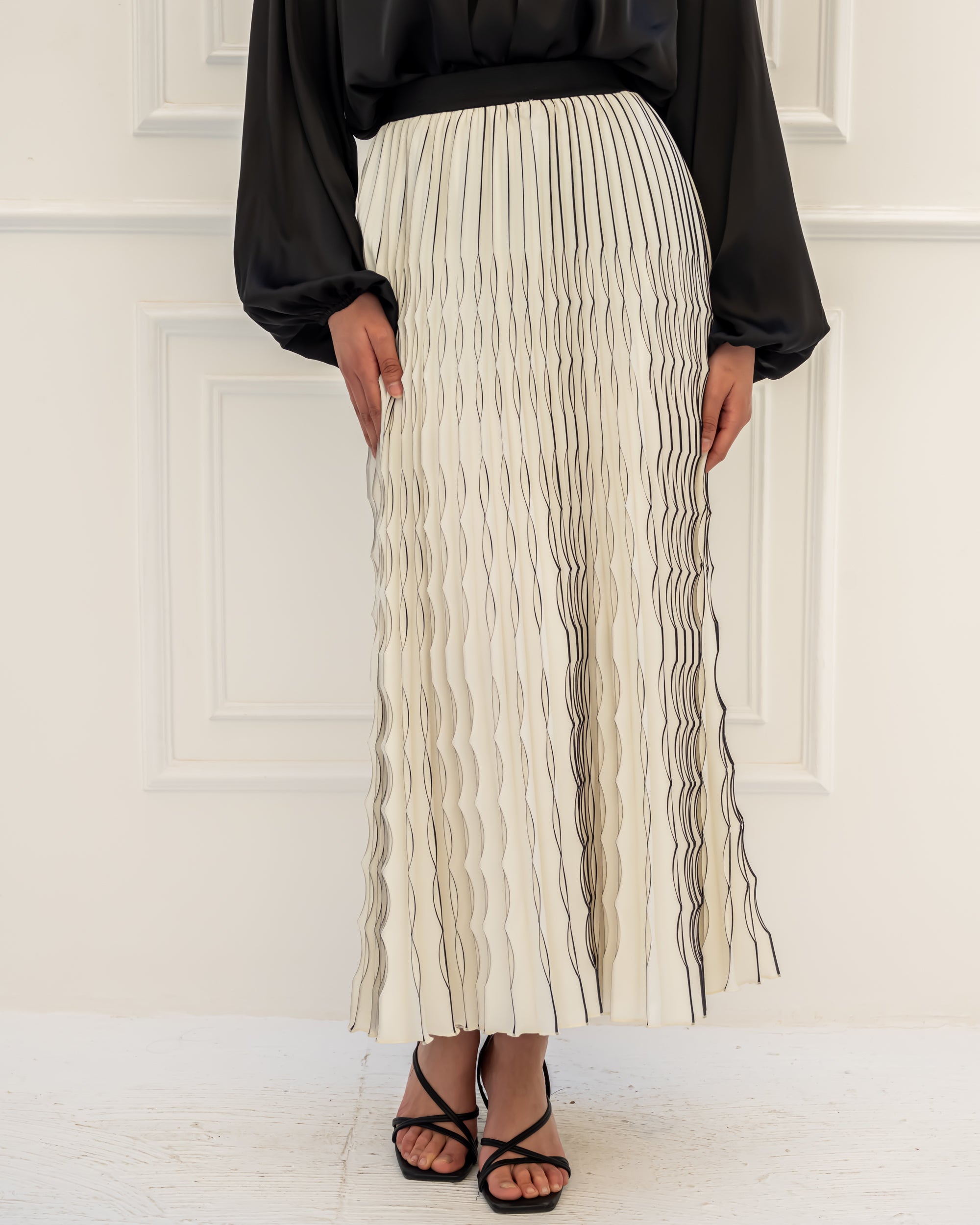 PLEATED SKIRT-OFF WHITE