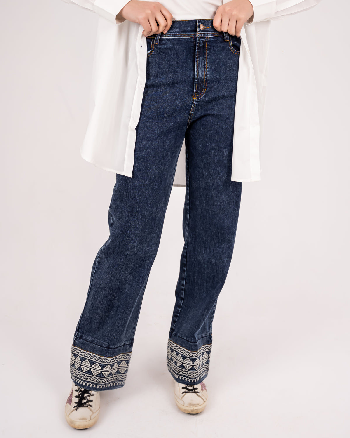 EMBROIDERED DENIM PANT-BLUE BLACK