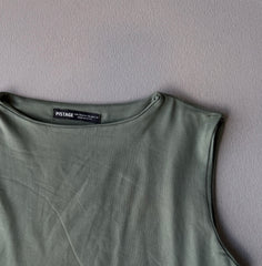 sleeveless top