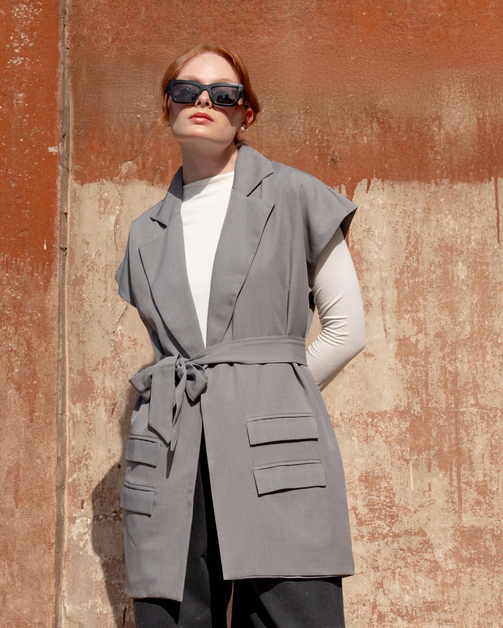 SLEEVELESS VEST -GRAY