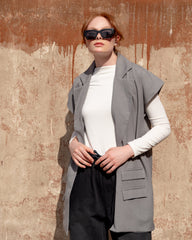 SLEEVELESS VEST -GRAY