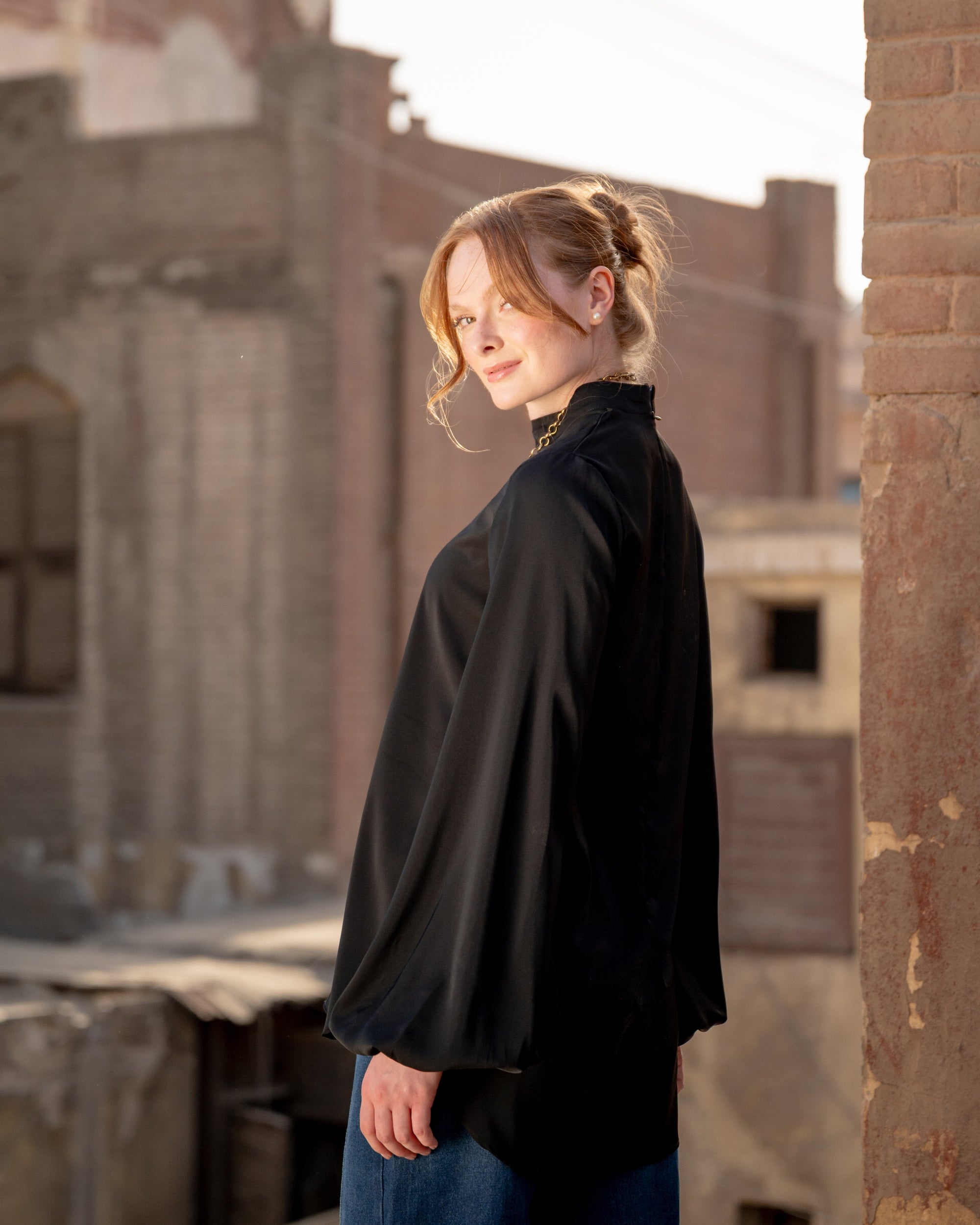 PUFFY SLEEVES BASIC BLOUSE-BLACK