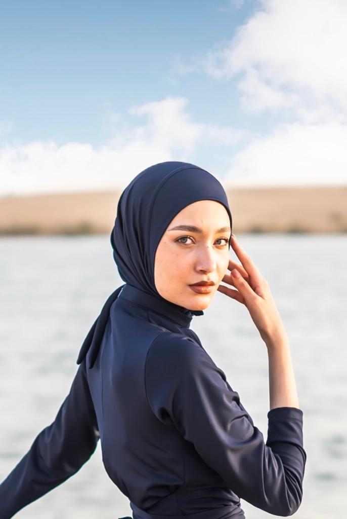 غطاء رأس من النايلون - أزرق وأسود